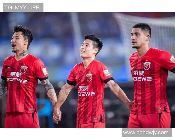 中超联赛新赛季展望:豪门纷纷引援,年轻球员崭露头角,竞争激烈前景广阔 中超联赛新赛季展望:豪门纷纷引援,年轻球员崭露头角,竞争激烈前景广阔