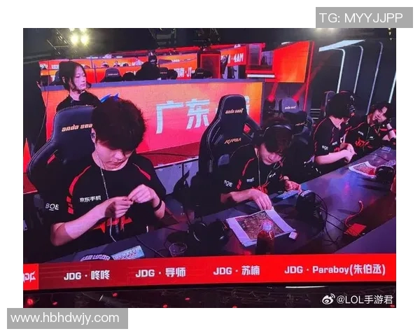 和平精英战场上的默契配合：深入解析JDG团队协作的成功之道